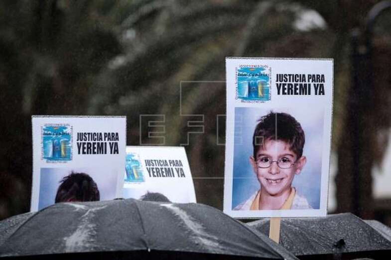 Concentración organizada el 2 de diciembre de 2017 por la familia de Yeremi Vargas en protesta por el archivo de las investigaciones contra El Rubio (Foto EFE / Ángel Medina G.)